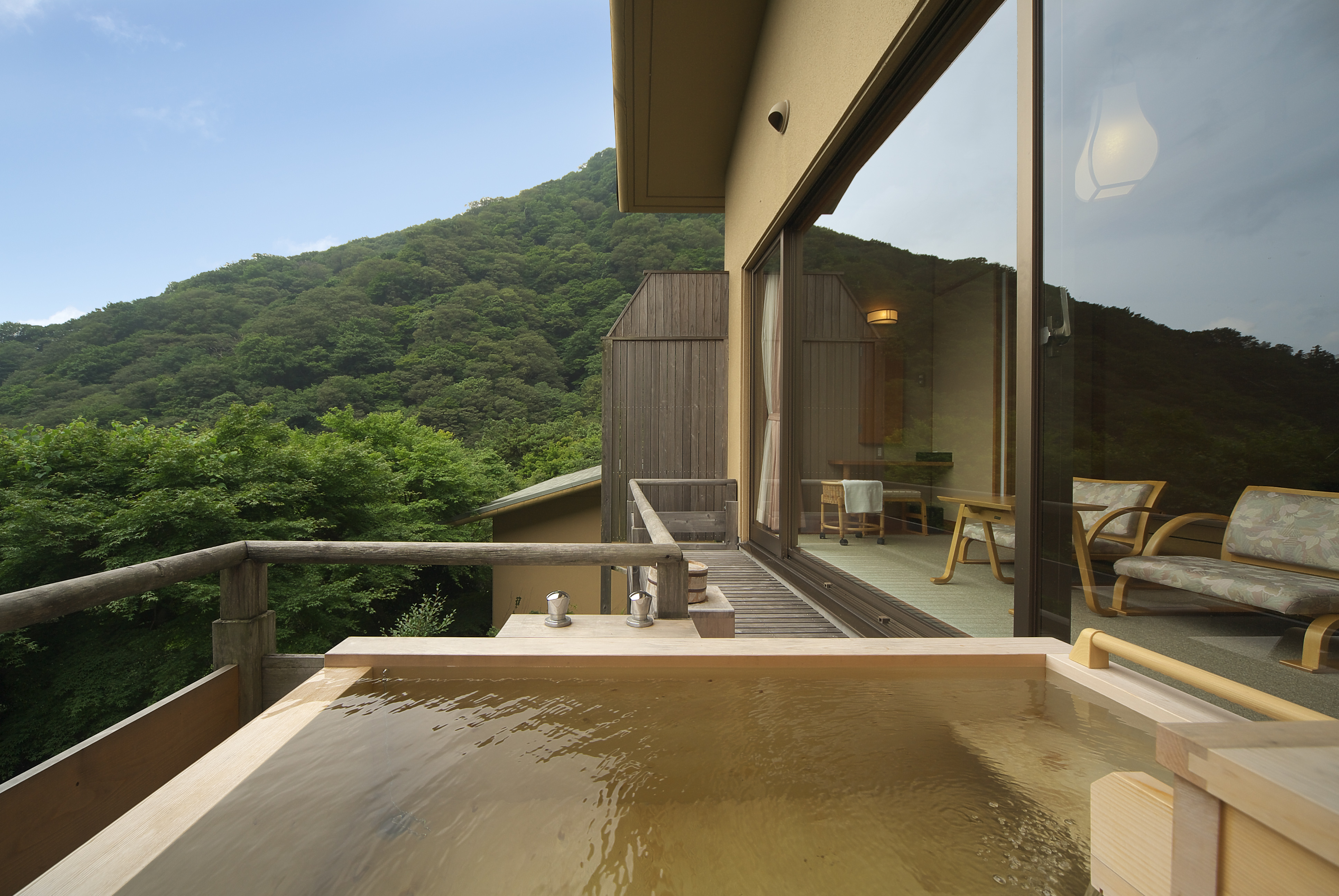 Private open-air bath in a 12.5-tatami Japanese room