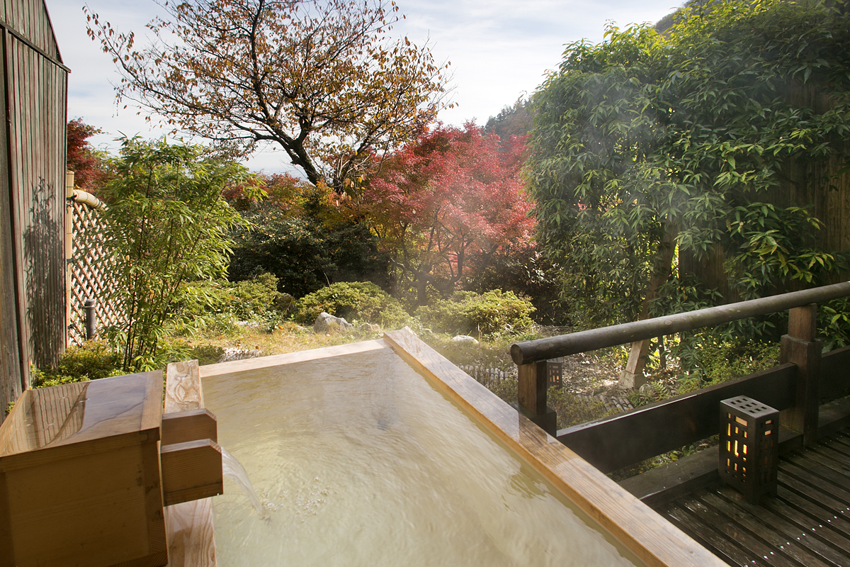 Private heated-water open-air bath in guest room Shinryoku